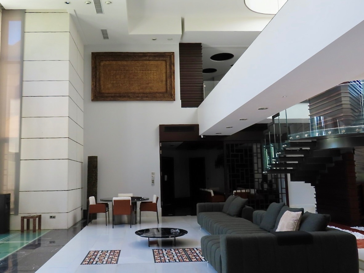 Nine-metre atrium